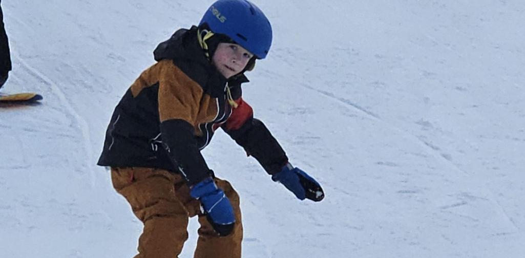 Snowboard Gruppe Junge auf dem Snowboard