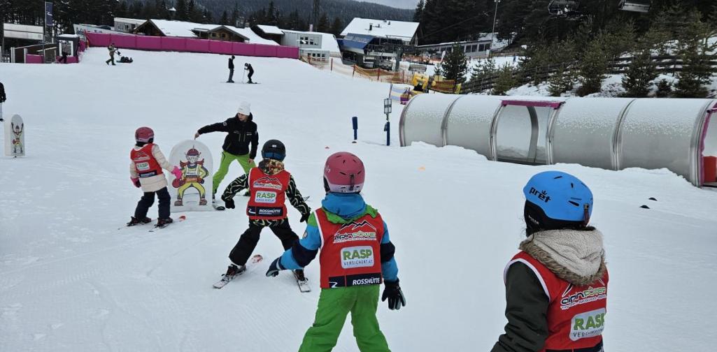 Anfänger Anfänger fahren die ersten Kurven